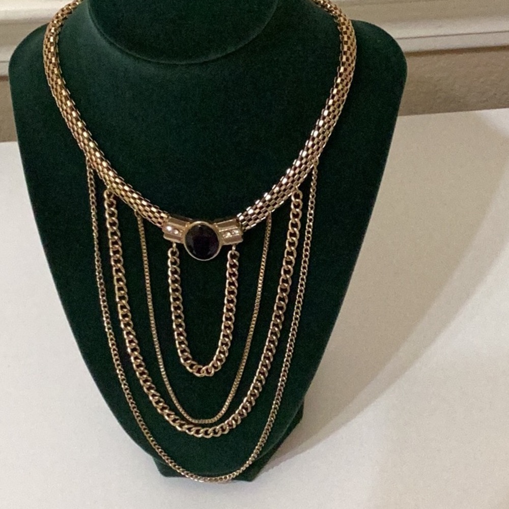 Elegant gold and black Vantage Necklace